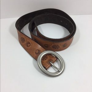 Hip wear leather belt embroidered size 41